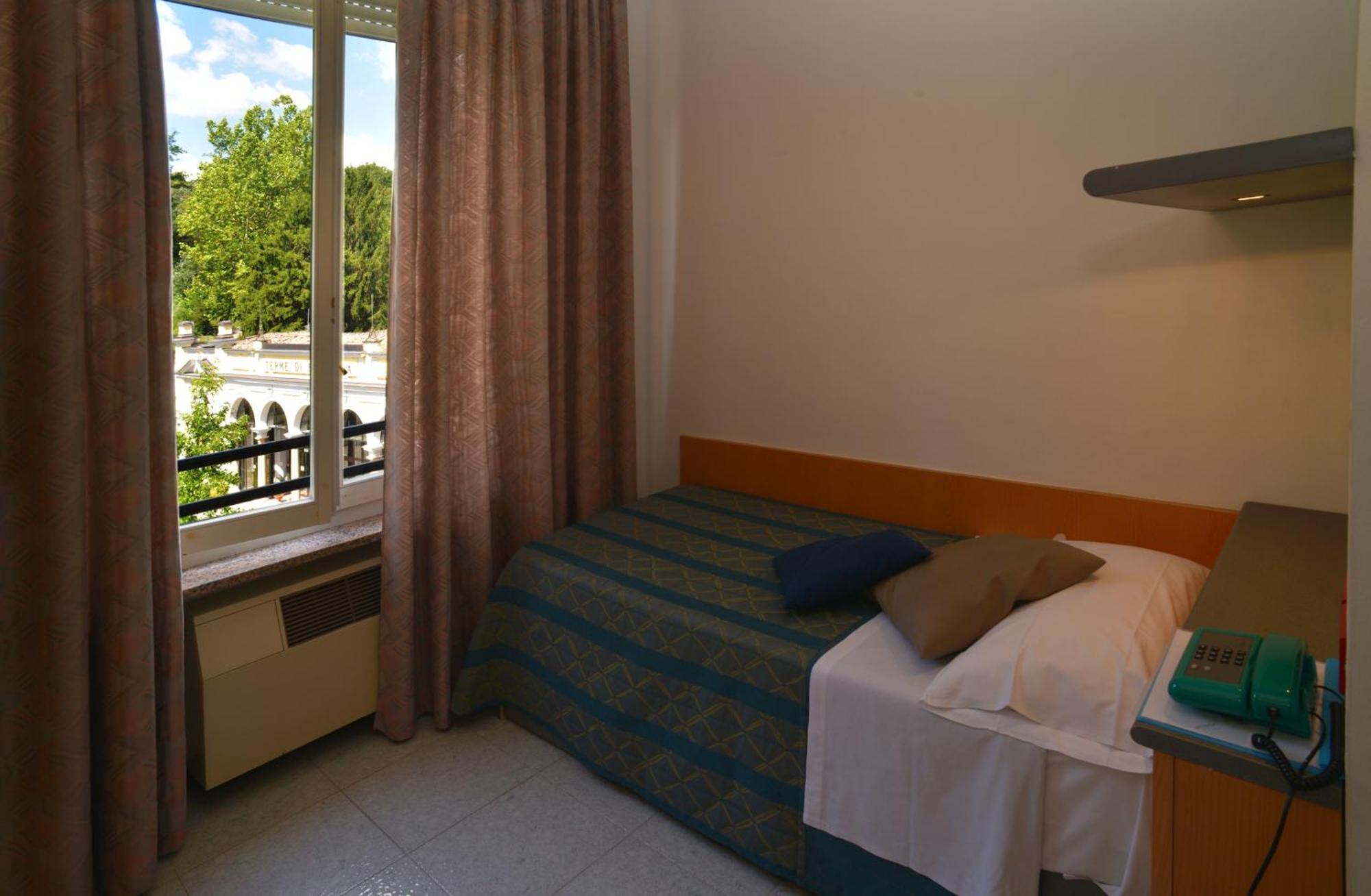 Hotel Salus Sant'Andrea Bagni Exterior photo